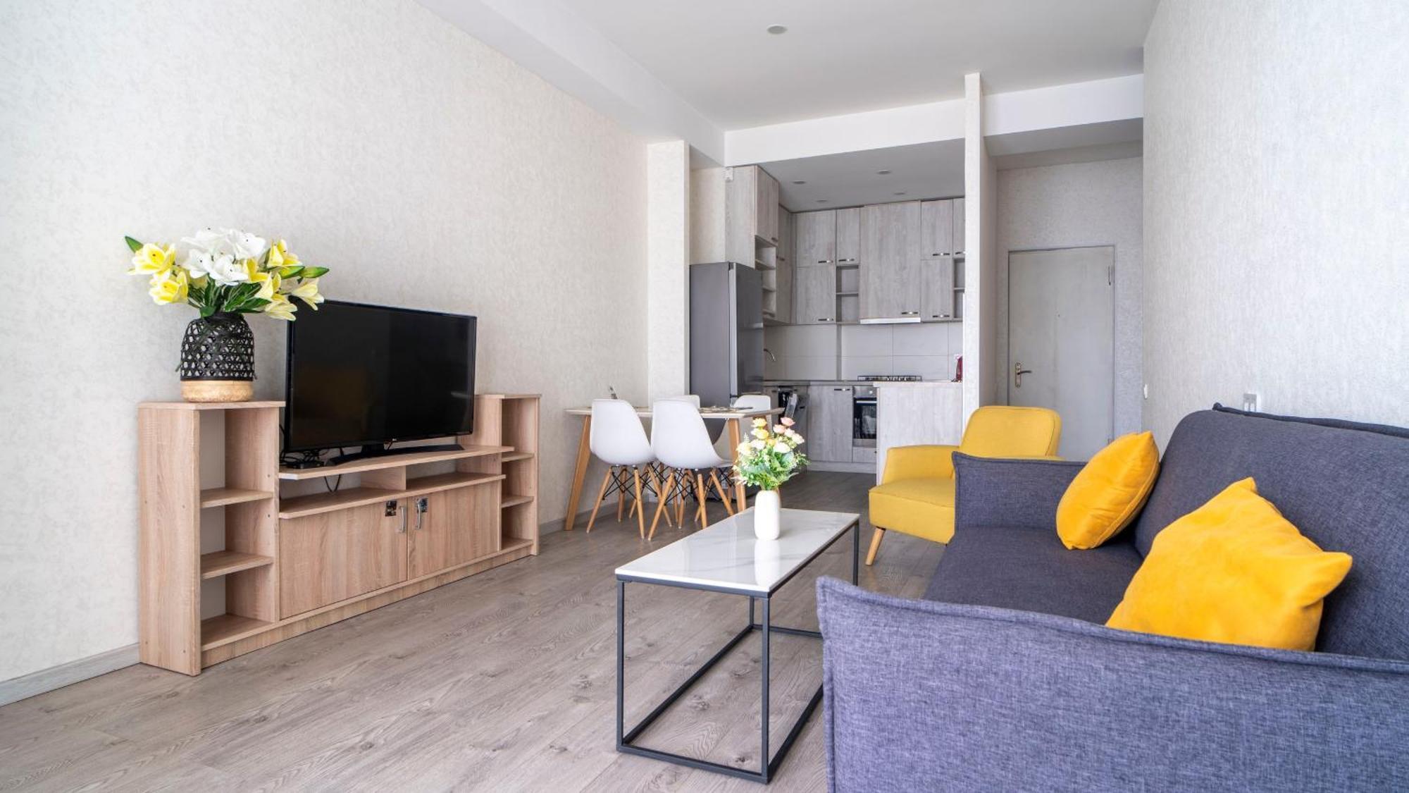 Cozy Apartment In The Heart Of Тбилиси Экстерьер фото